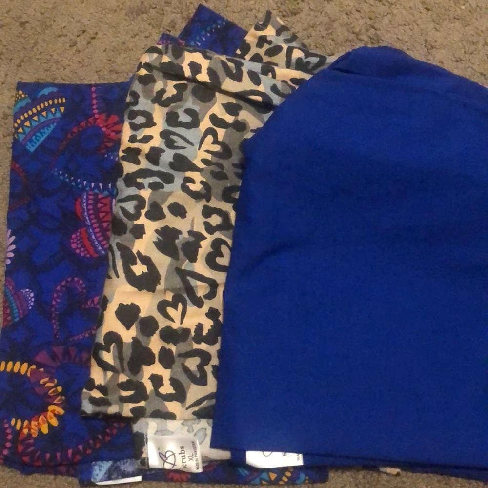 woman’s scrubs
